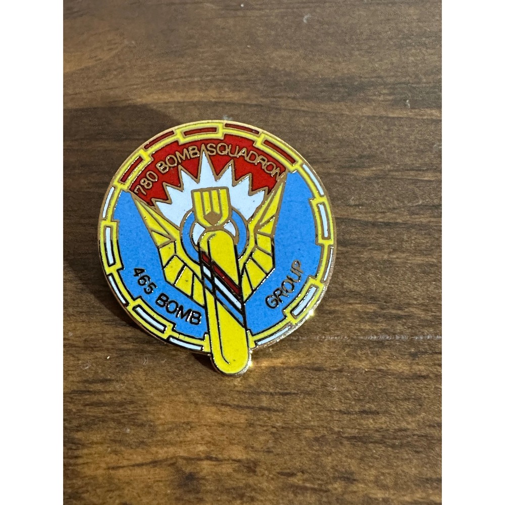 780th Bomb Squadron 465th Bomb Group Military Enamel Pin Insignia Gold Tone 1"
